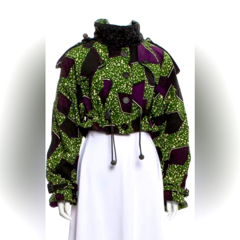 Burberry Prorsum
Cropped Printed Jacket
Retail $2.495.00